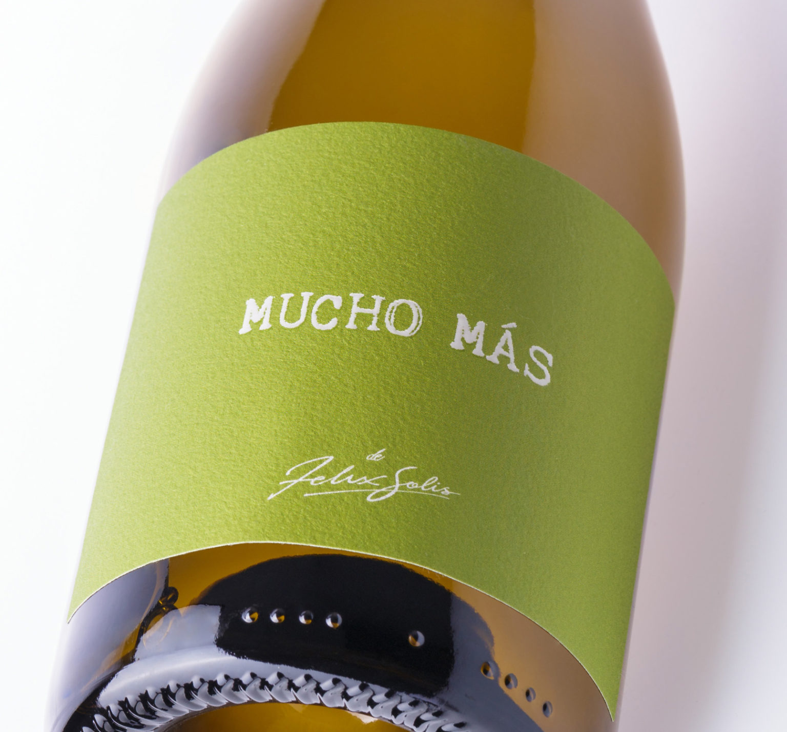 White - Mucho Más wine