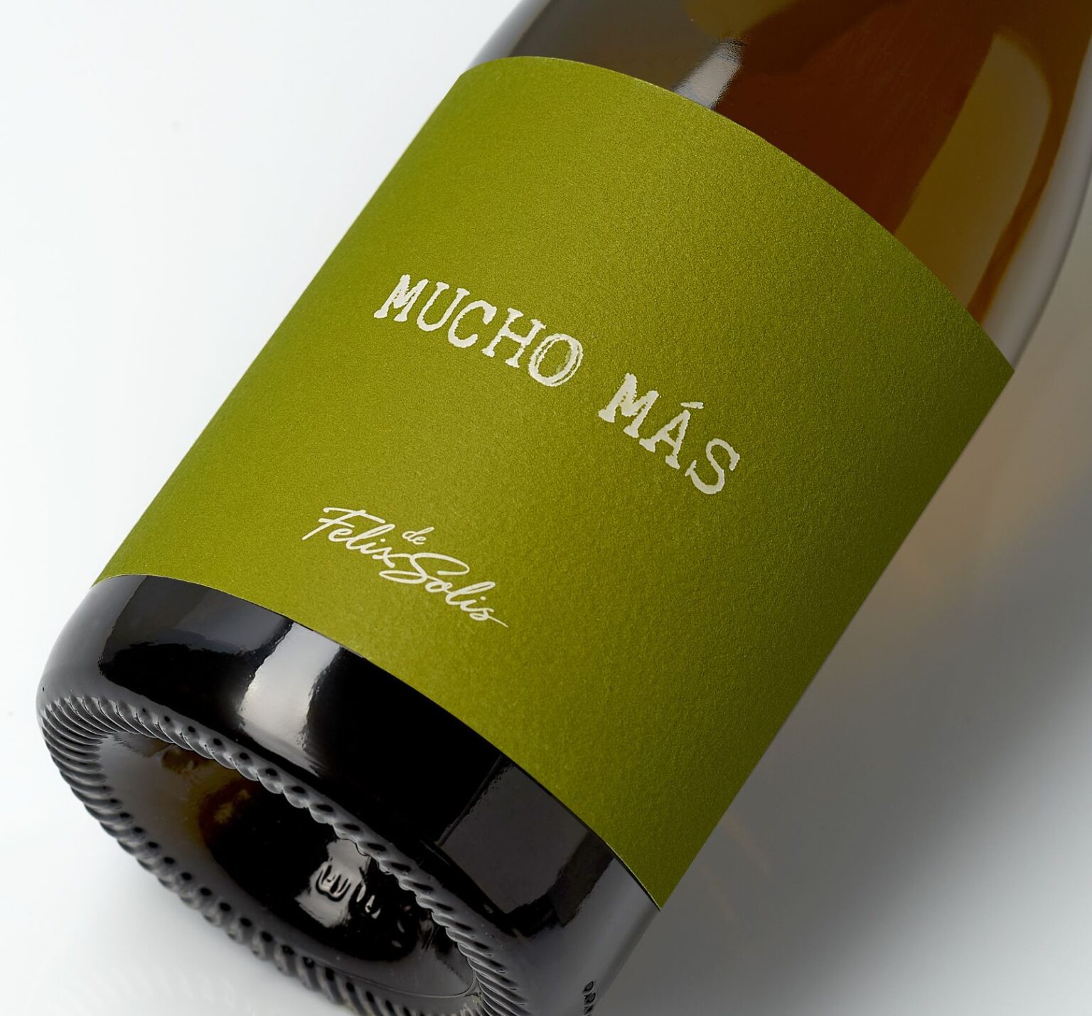 White - Mucho Más wine